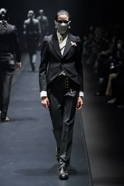 Look 27